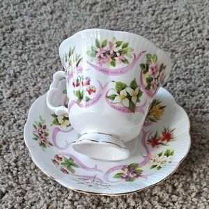 Floral Teacup Royal Albert